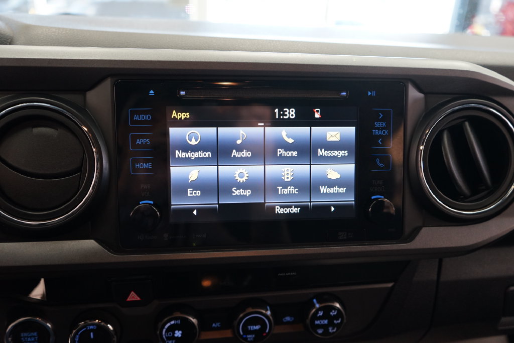 Used 2018 Toyota Tacoma TRD Off-Road w/ Technology Package AWD/4WD image 33