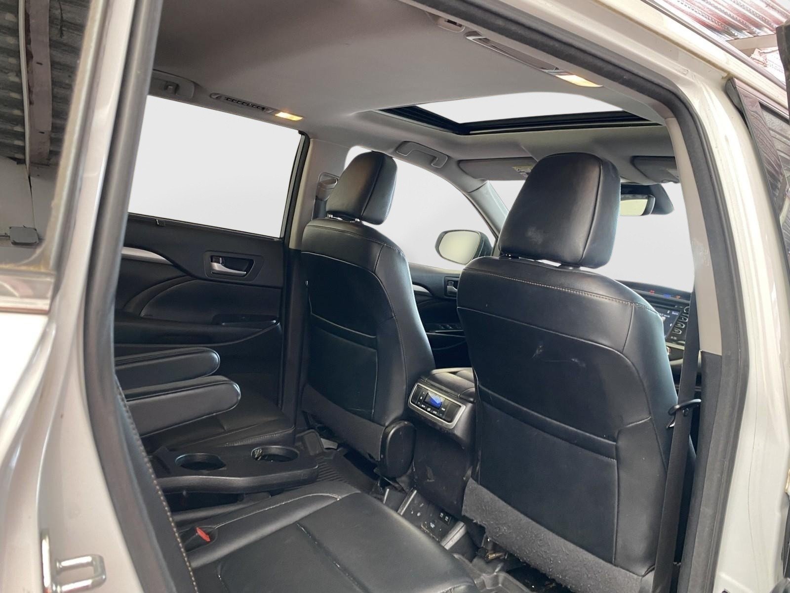 Used 2017 Toyota Highlander XLE AWD/4WD image 11