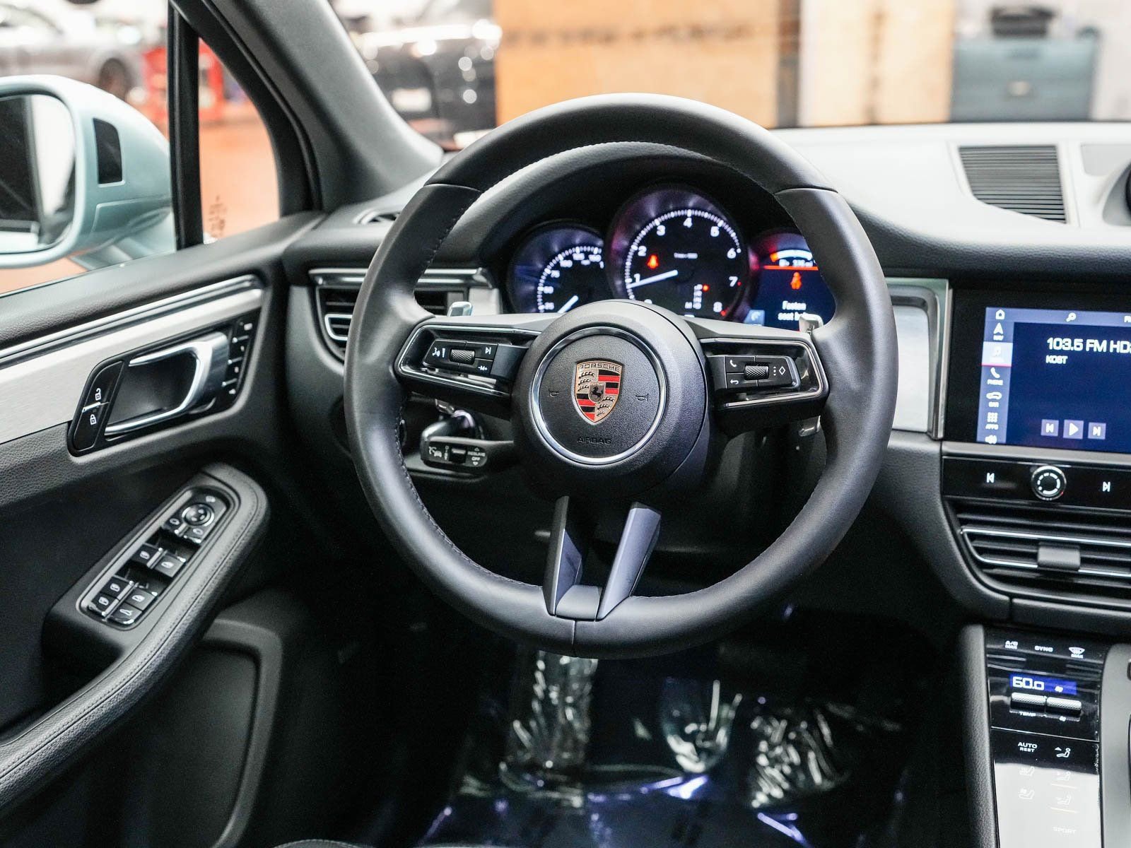 Certified 2025 Porsche Macan image 19