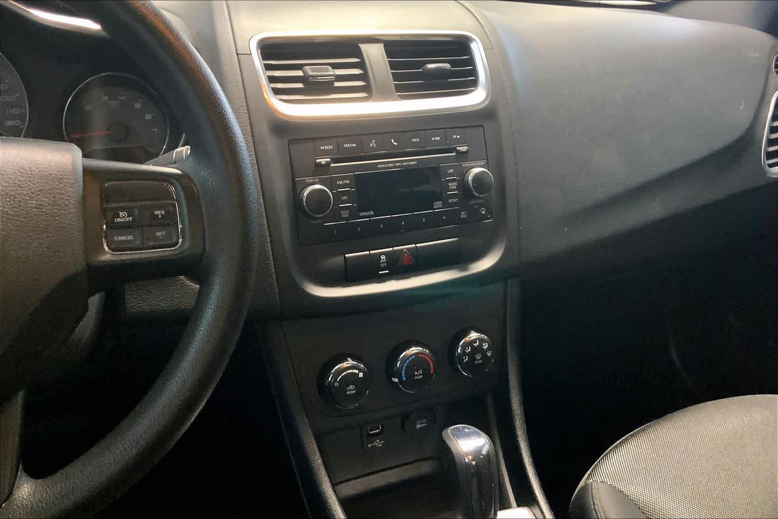 Used 2013 Dodge Avenger SE FWD image 6