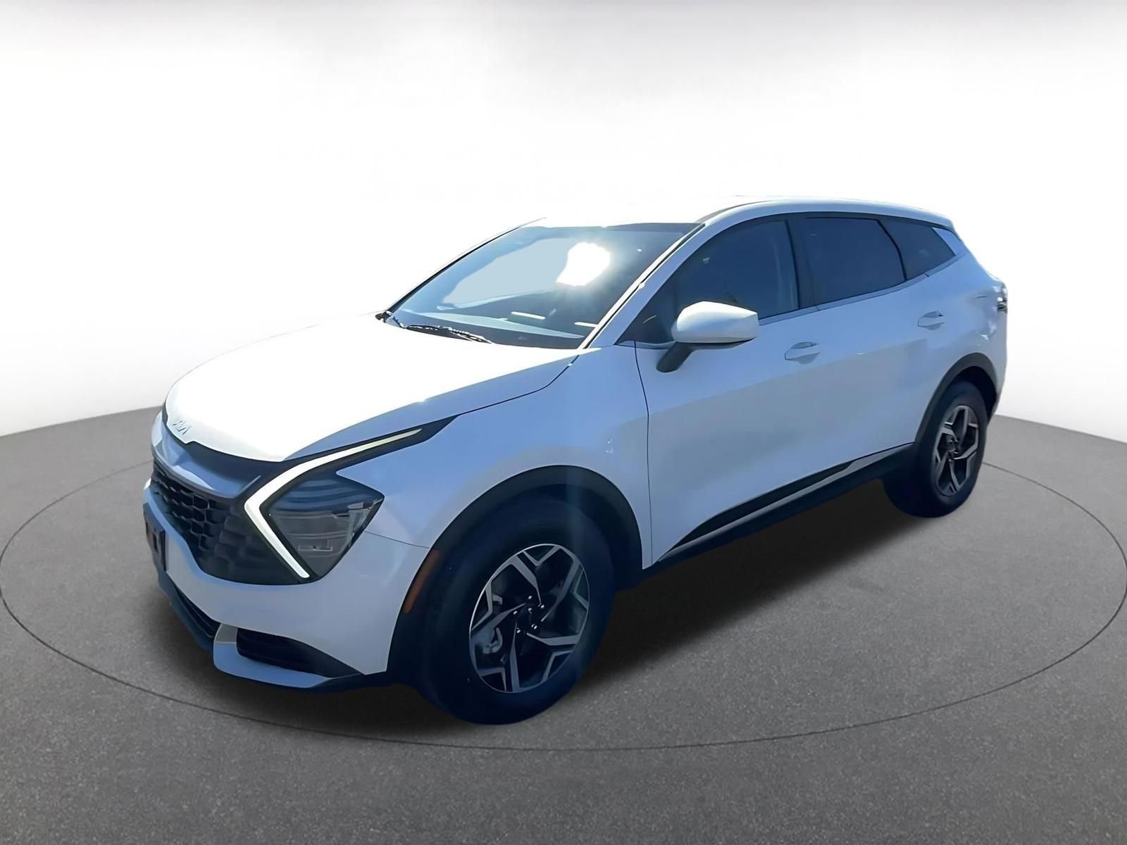 Used 2025 Kia Sportage LX image 8