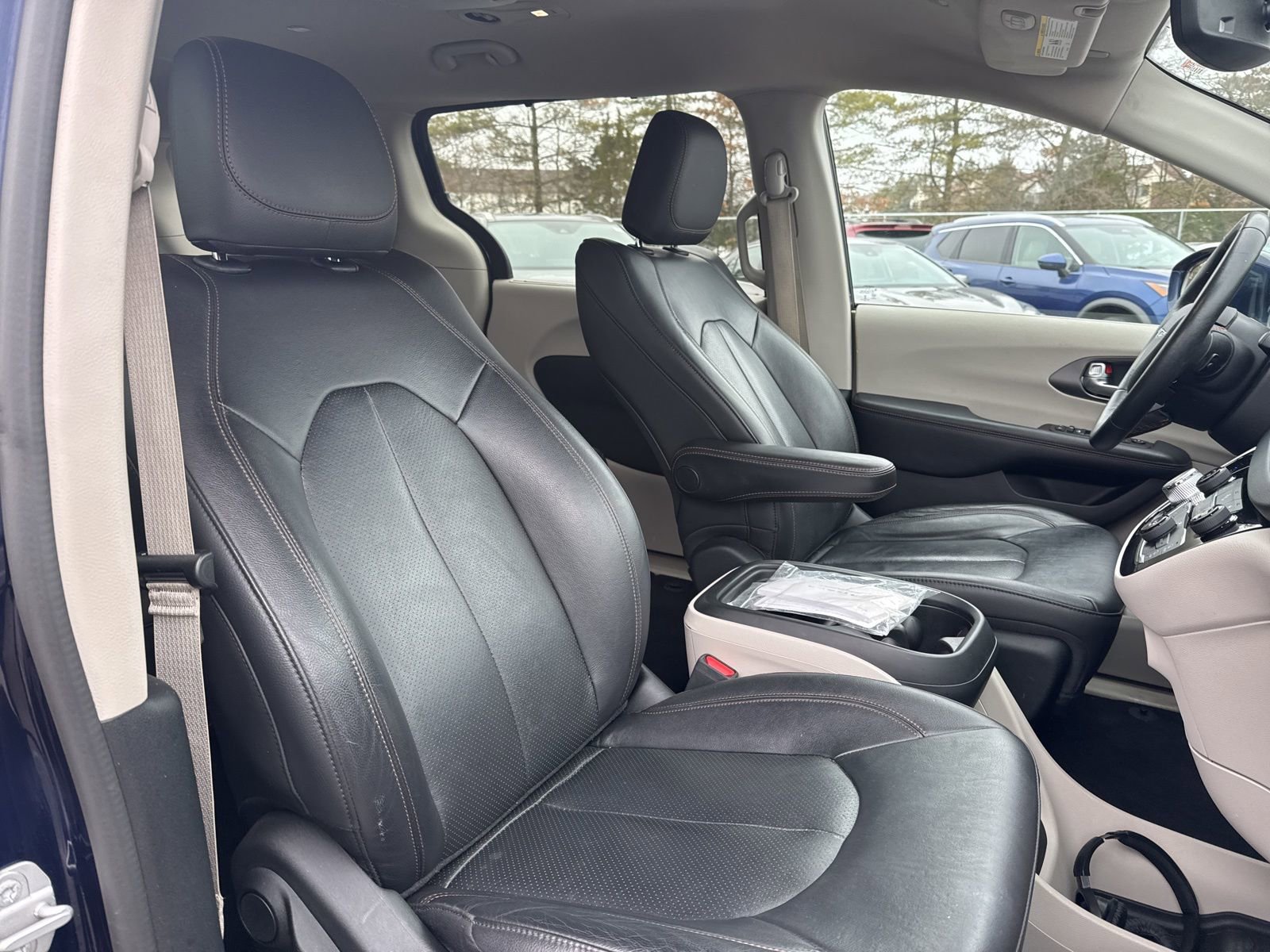 Used 2020 Chrysler Pacifica Touring-L image 15