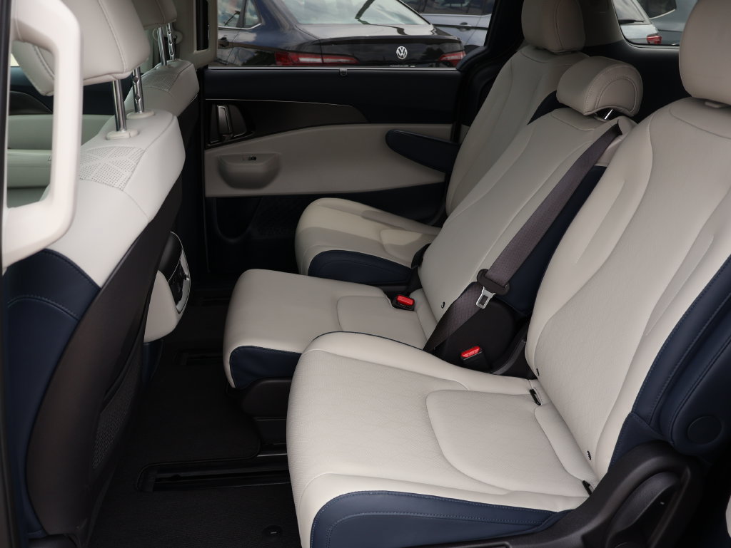 New 2026 Kia Carnival SX w/ SX Dark Edition Package FWD image 12