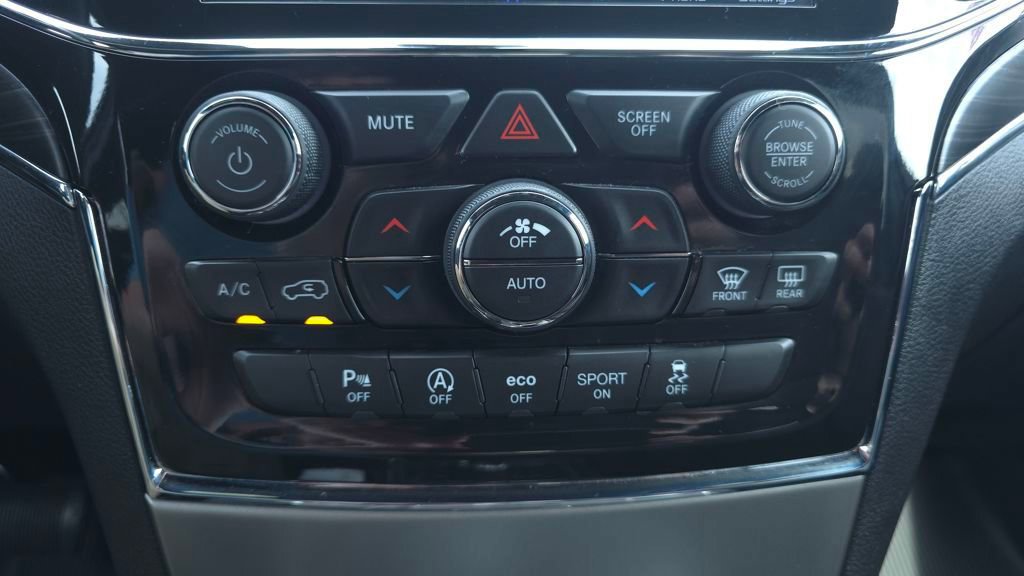 Used 2021 Jeep Grand Cherokee Limited image 34