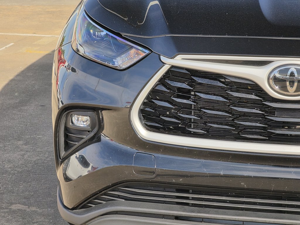 Used 2021 Nissan Kicks SR w/ Exterior Package FWD image 5