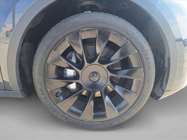 Used 2024 Tesla Model Y Long Range image 17