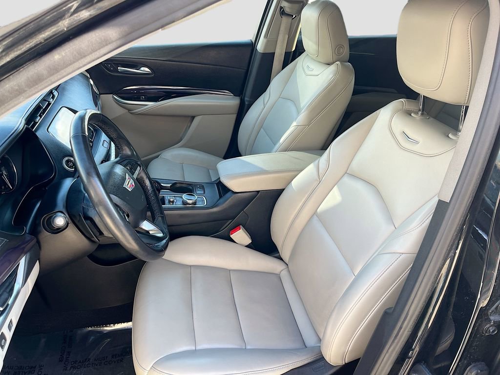 Used 2023 Cadillac XT4 Luxury w/ Cold Weather Package AWD/4WD image 22