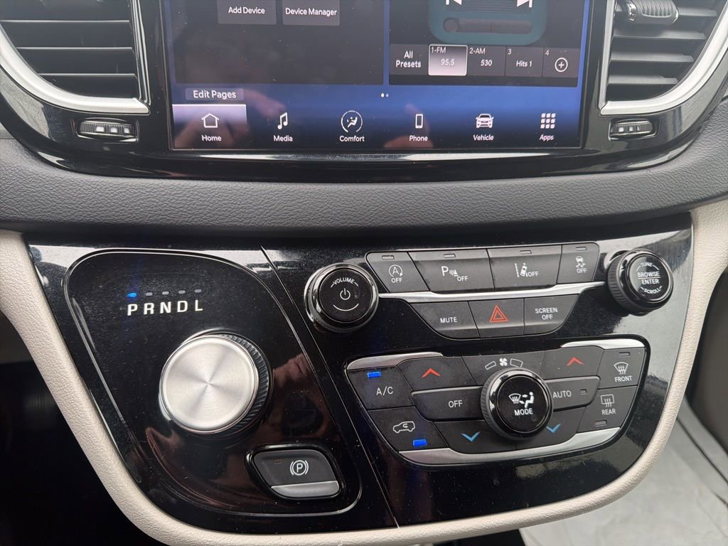 Used 2024 Chrysler Pacifica Touring-L image 15