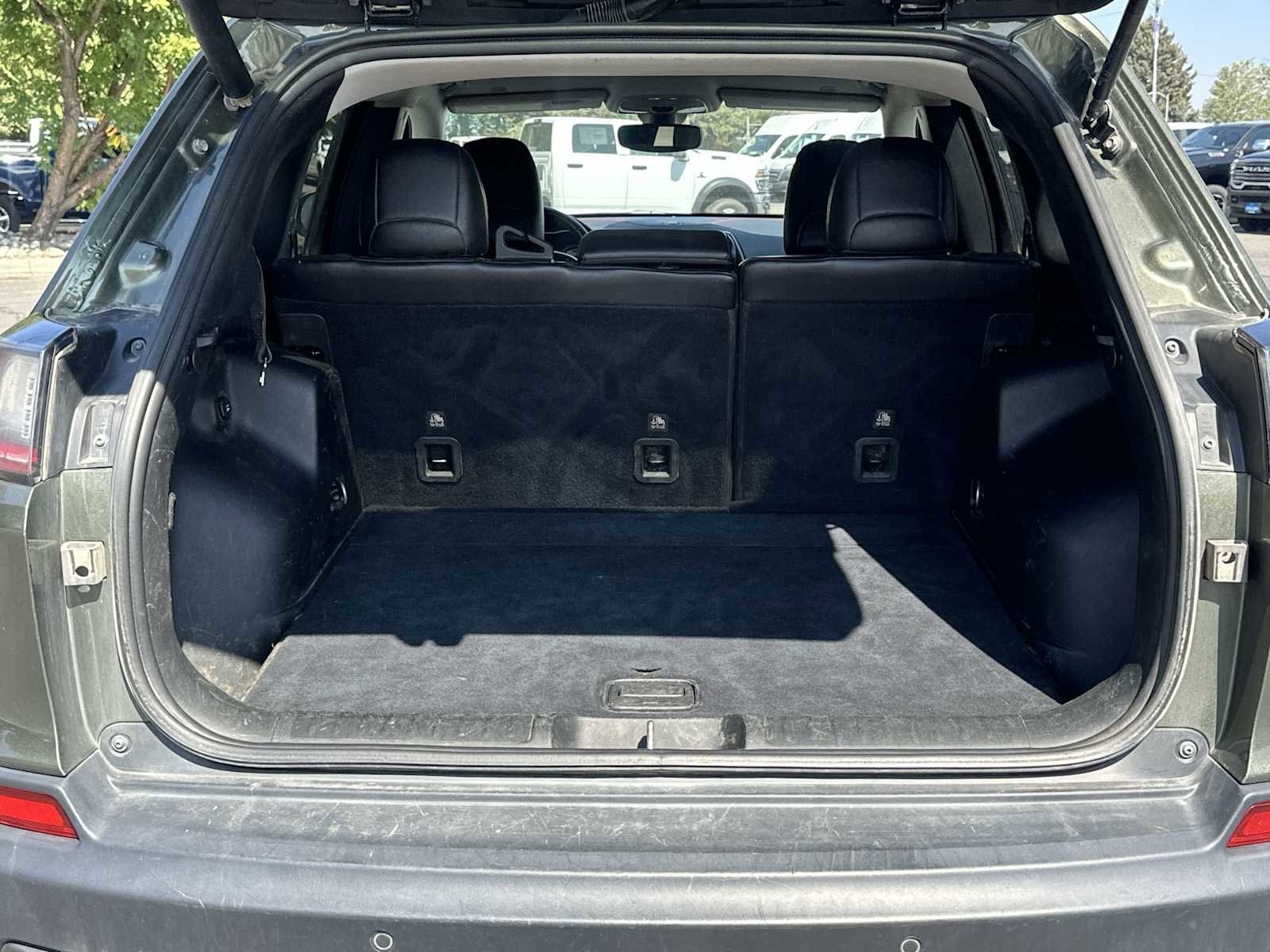 Used 2019 Jeep Cherokee Trailhawk image 18