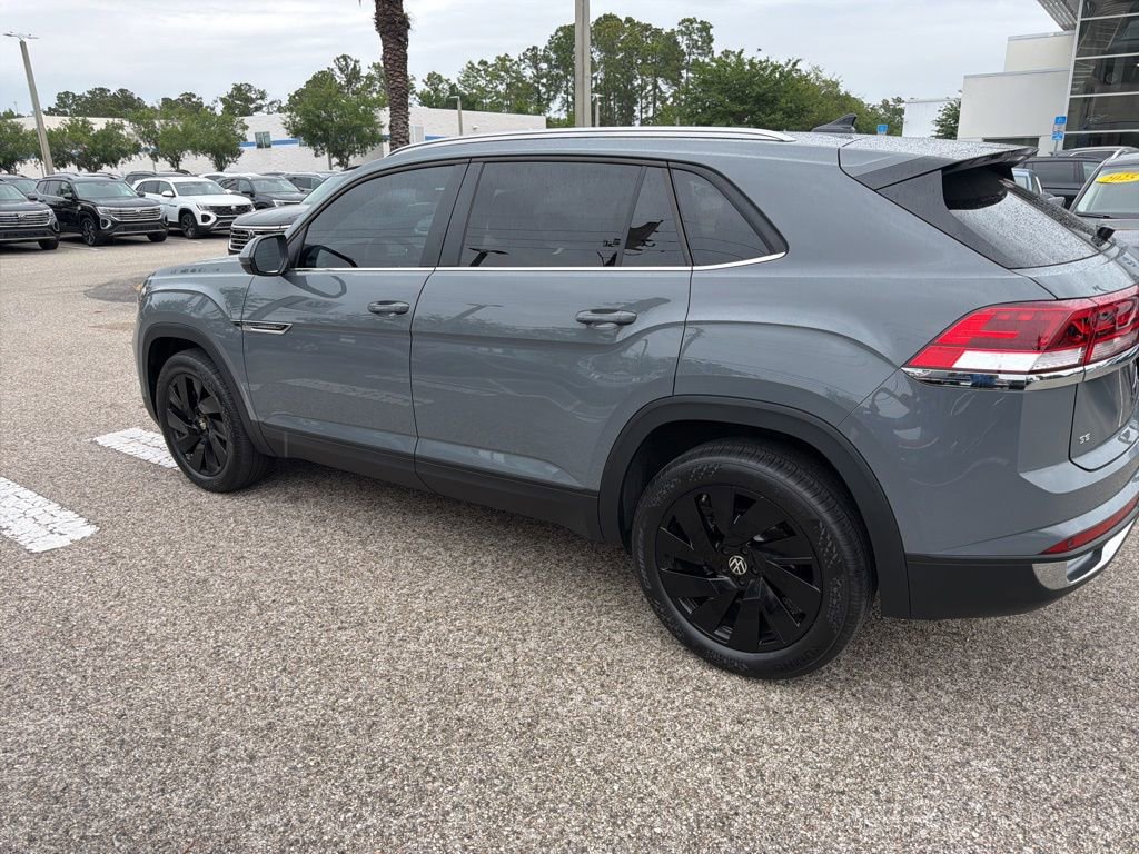 Certified 2025 Volkswagen Atlas Cross Sport SE w/ Panoramic Sunroof Package AWD/4WD image 6