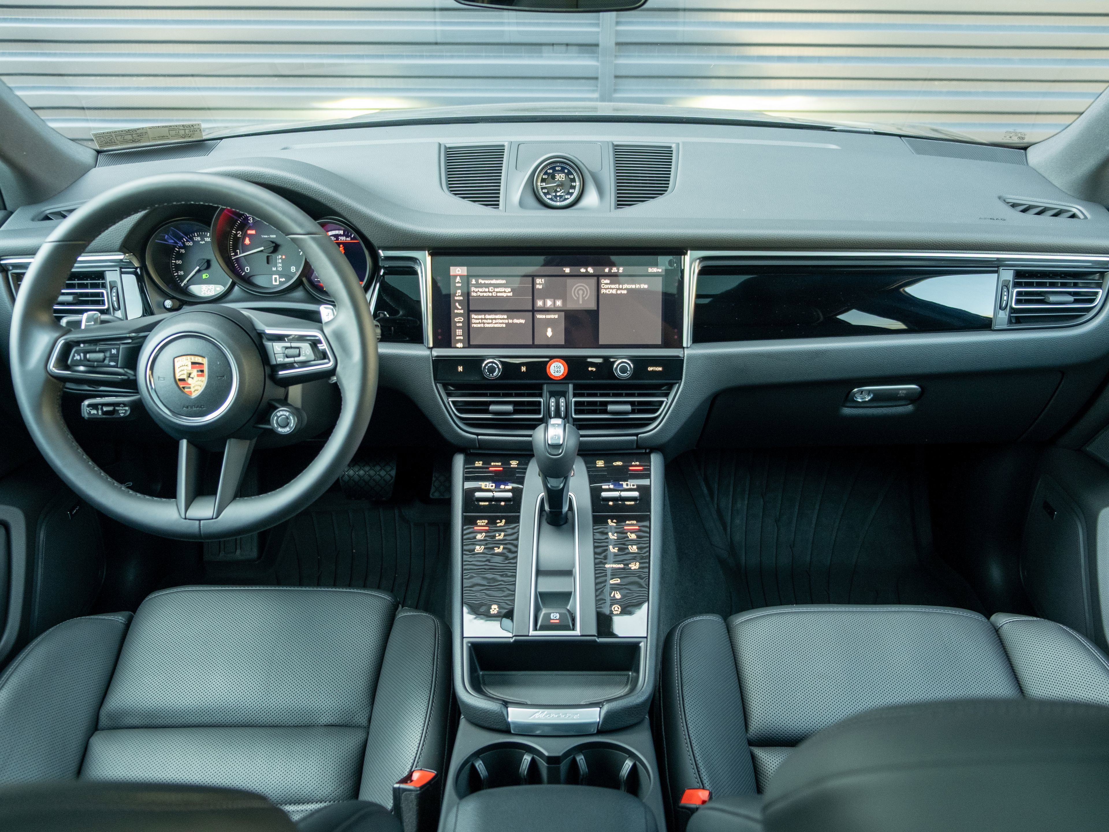 Certified 2026 Porsche Macan image 18