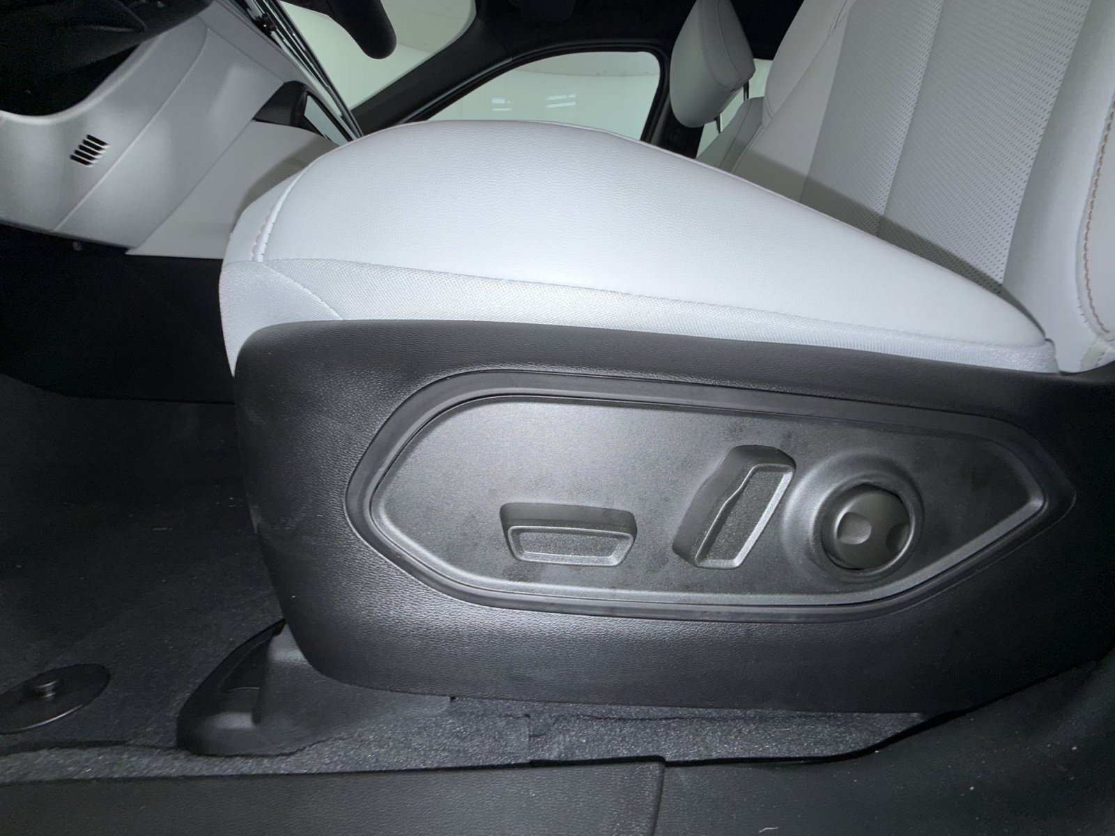 New 2026 Jeep Cherokee Limited AWD/4WD image 14