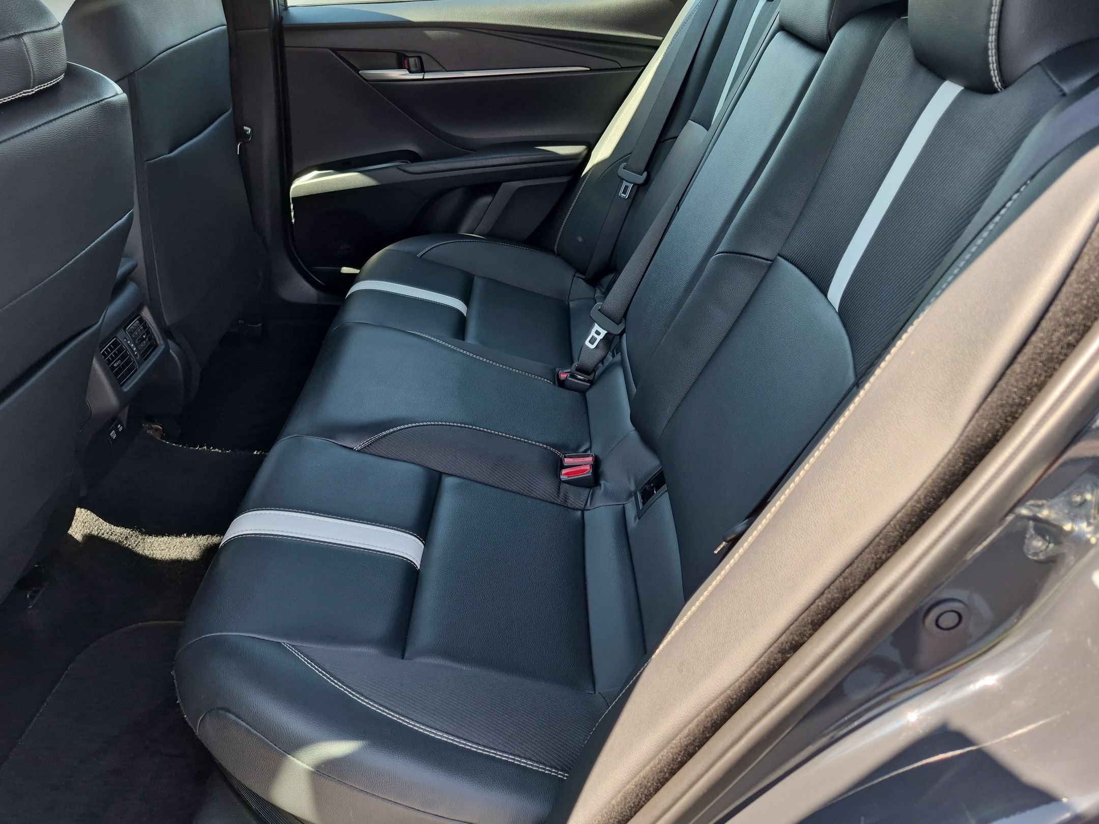 Used 2025 Toyota Camry SE FWD image 30