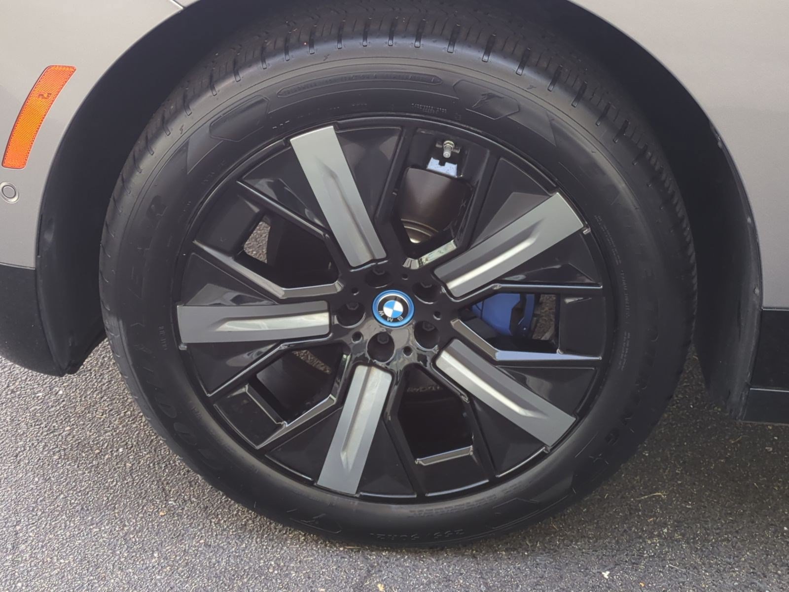 Certified 2024 BMW iX xDrive50 w/ Premium Package AWD/4WD image 13