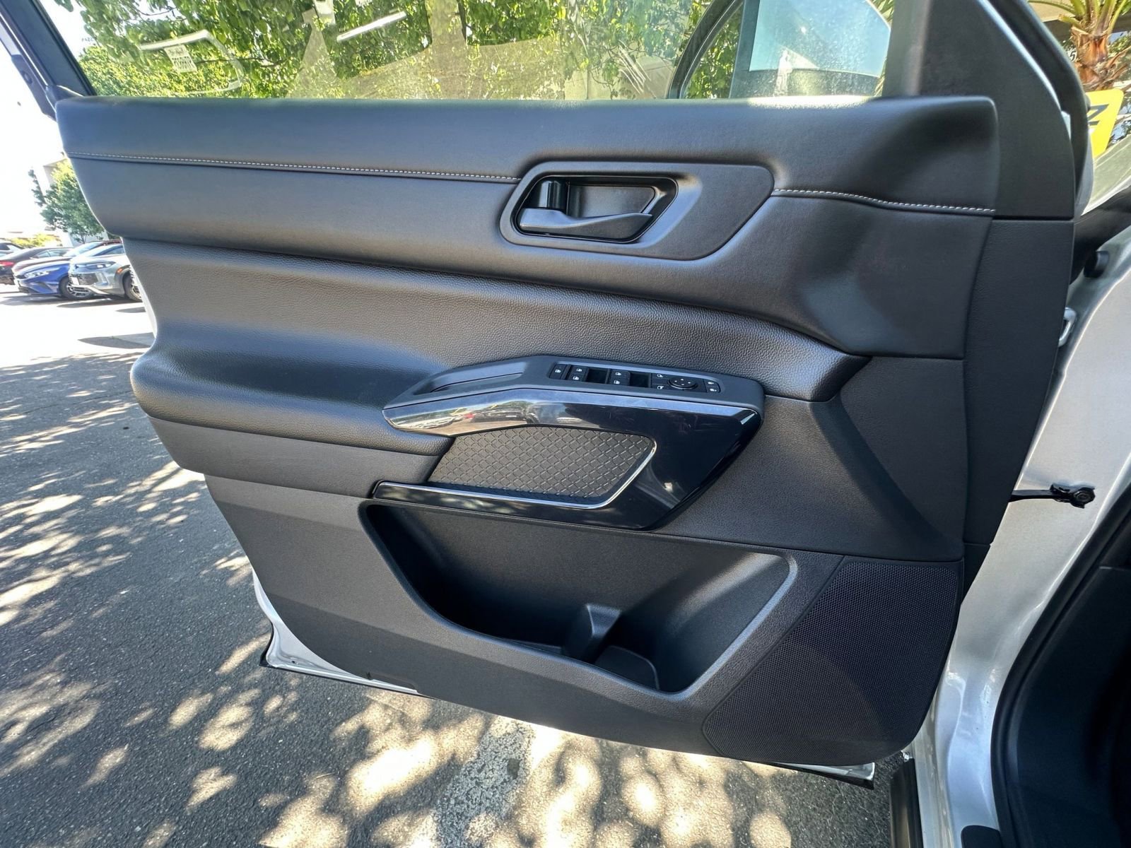 Used 2025 Nissan Pathfinder SV AWD/4WD image 18