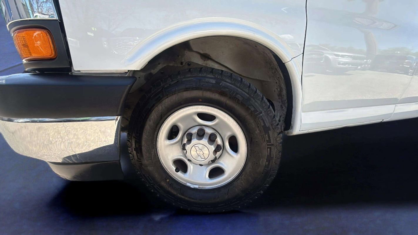 Used 2019 Chevrolet Express 3500 LS w/ Chrome Appearance Package RWD image 20