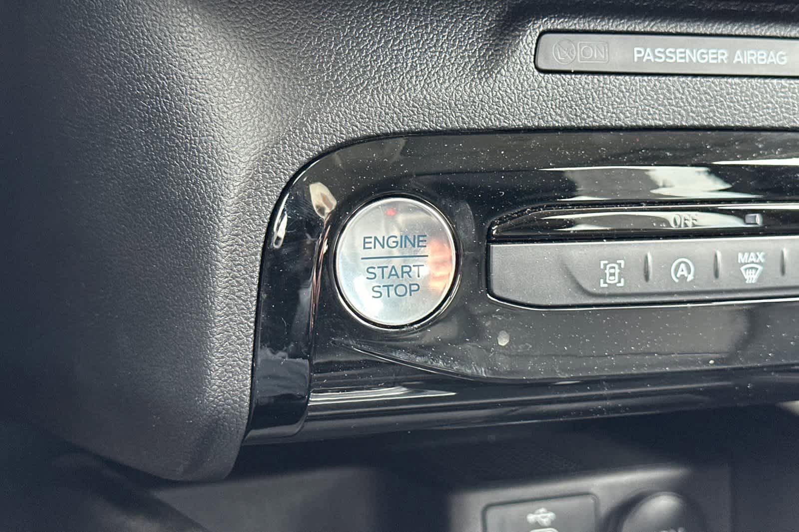 Certified 2025 Ford Escape Platinum image 23