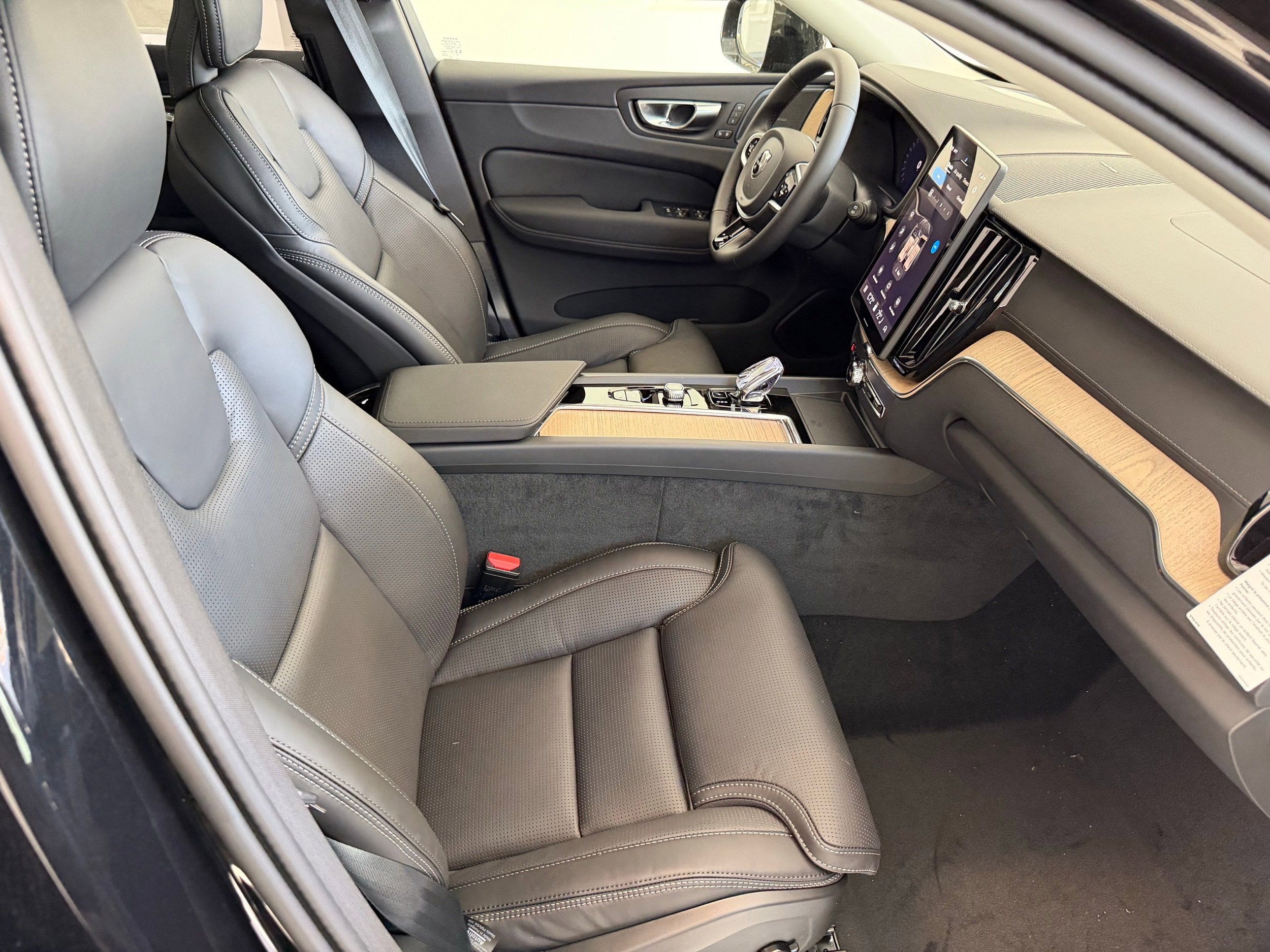 New 2026 Volvo XC60 B5 Ultra w/ Protection Package Premier AWD/4WD image 27