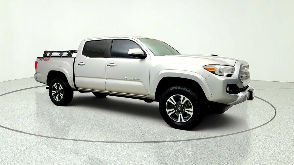 Used 2016 Toyota Tacoma TRD Sport w/ Towing Package AWD/4WD image 3