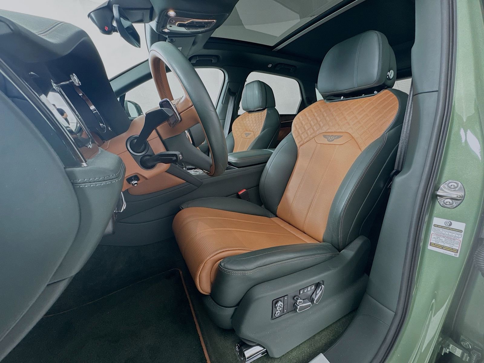 Used 2021 Bentley Bentayga AWD/4WD image 11