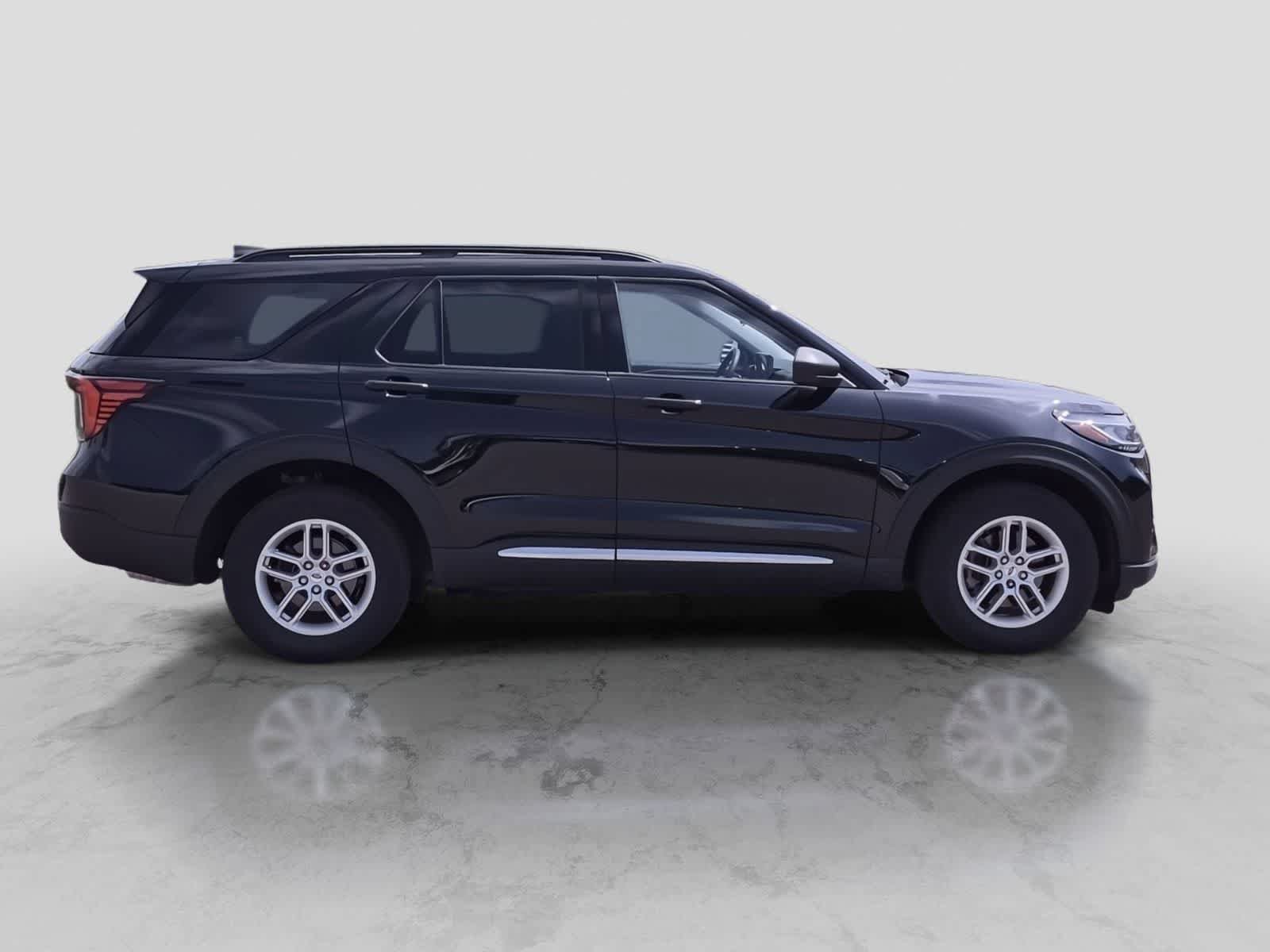 Certified 2025 Ford Explorer Active AWD/4WD image 9