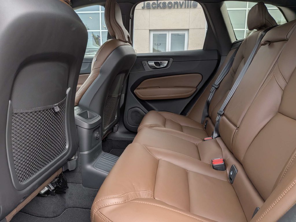 Certified 2024 Volvo XC60 T8 Ultimate w/ Climate Package AWD/4WD image 19