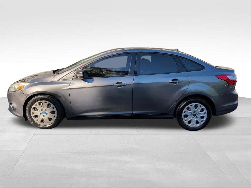 Used 2012 Ford Focus SE FWD image 2