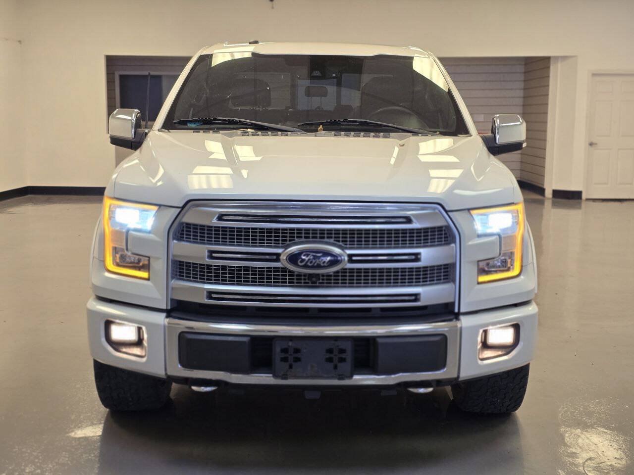 Used 2016 Ford F150 Platinum w/ Equipment Group 701A Luxury AWD/4WD image 3