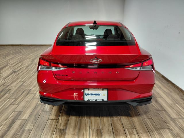 Used 2022 Hyundai Elantra SE image 17