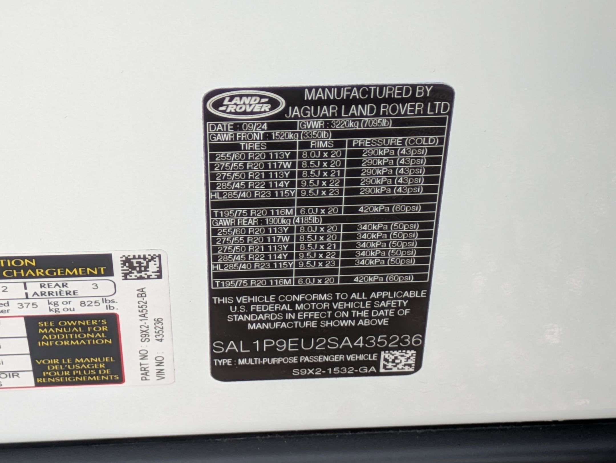 Used 2025 Land Rover Range Rover Sport SE image 35