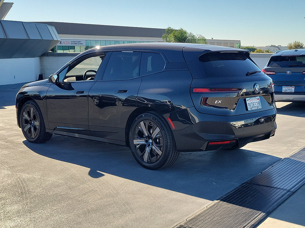 Used 2024 BMW iX xDrive50 w/ Convenience Package AWD/4WD image 2