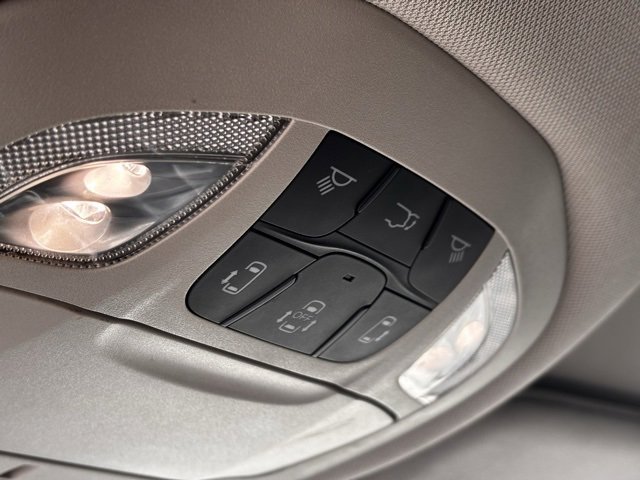 Used 2024 Chrysler Pacifica Touring-L image 17