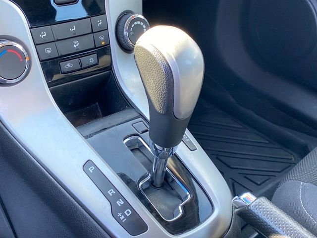 Used 2015 Chevrolet Cruze LT image 10