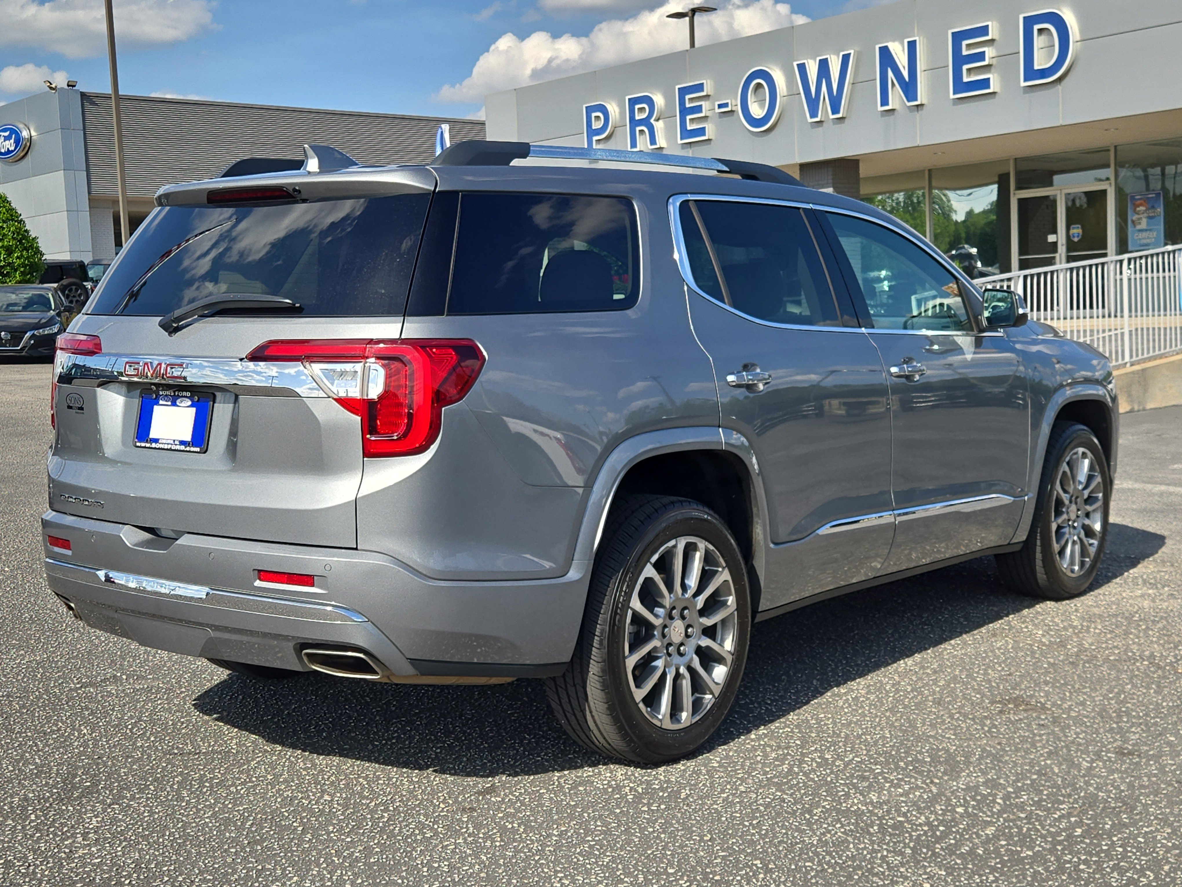 Used 2023 GMC Acadia Denali w/ Denali Technology Package FWD image 7