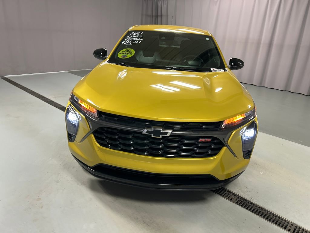 Used 2024 Chevrolet Trax RS w/ Driver Confidence Package image 2