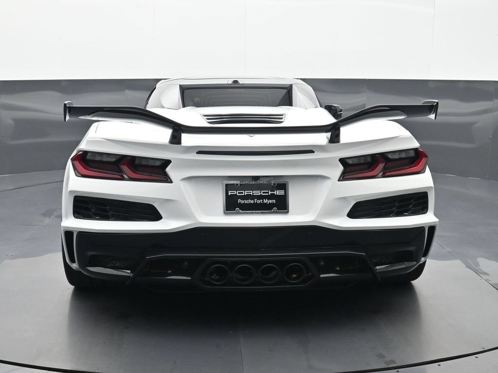 Used 2024 Chevrolet Corvette Z06 RWD image 16