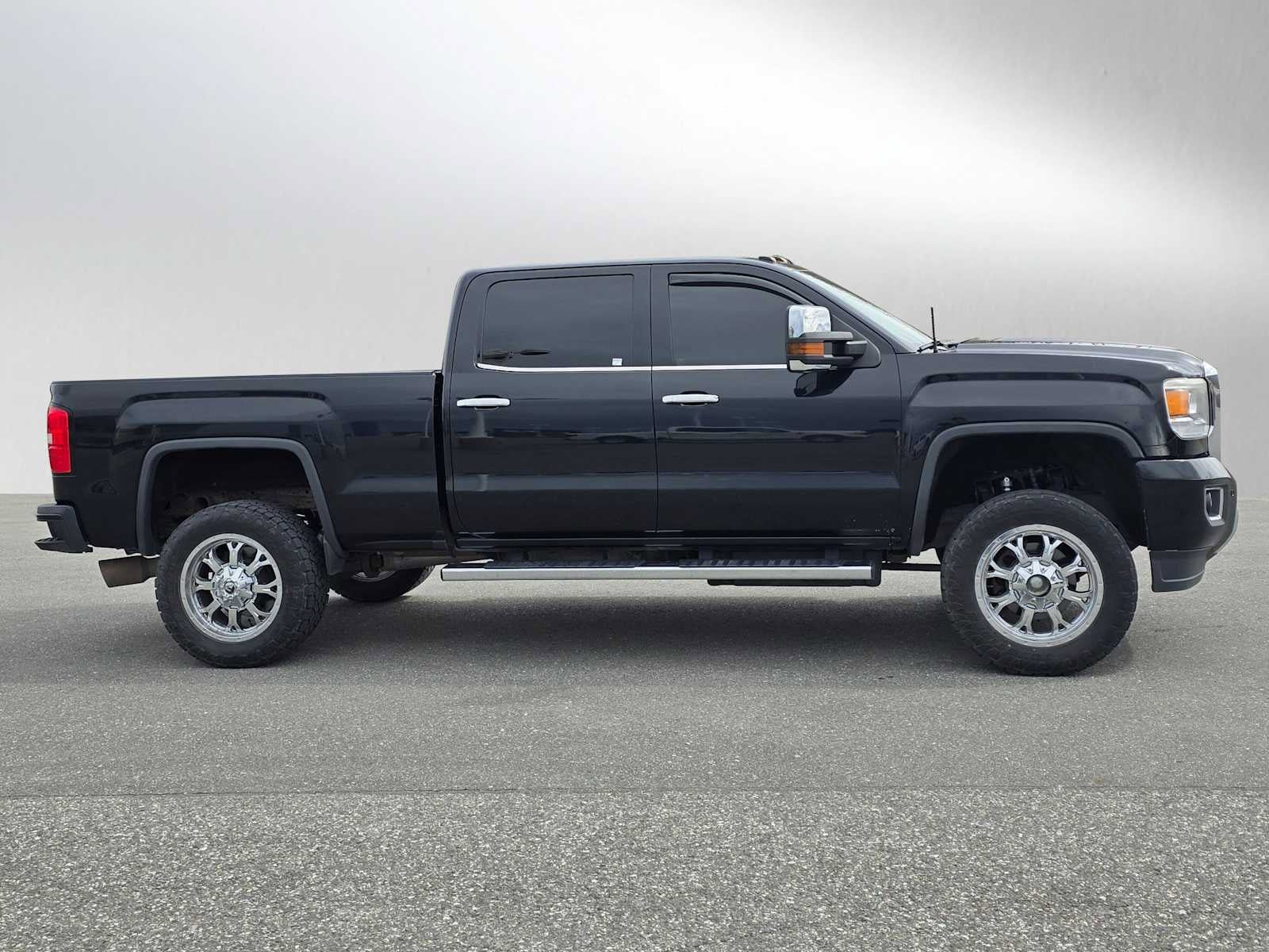Used 2015 GMC Sierra 2500 Denali w/ Duramax Plus Package AWD/4WD image 2