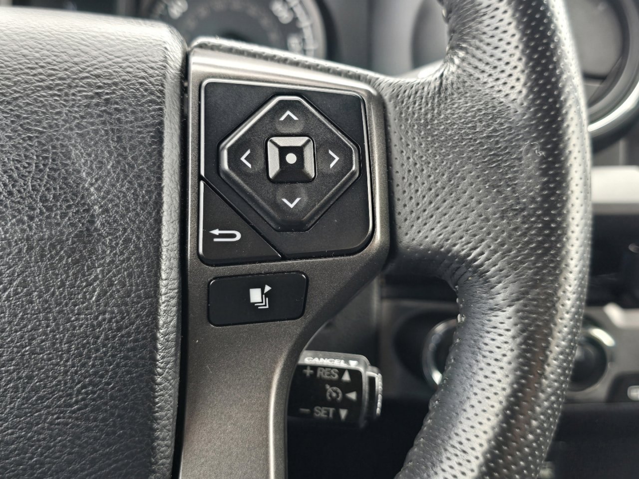 Certified 2017 Toyota Tacoma TRD Sport AWD/4WD image 30