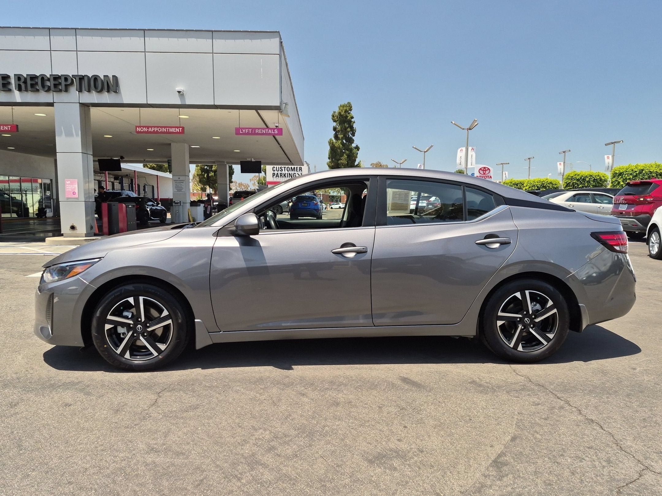 Used 2024 Nissan Sentra SV FWD image 4