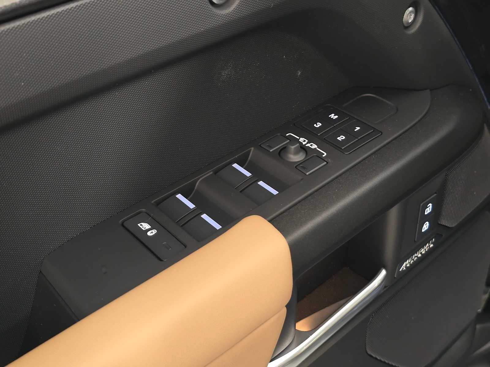 New 2026 Land Rover Defender 110 X AWD/4WD image 22