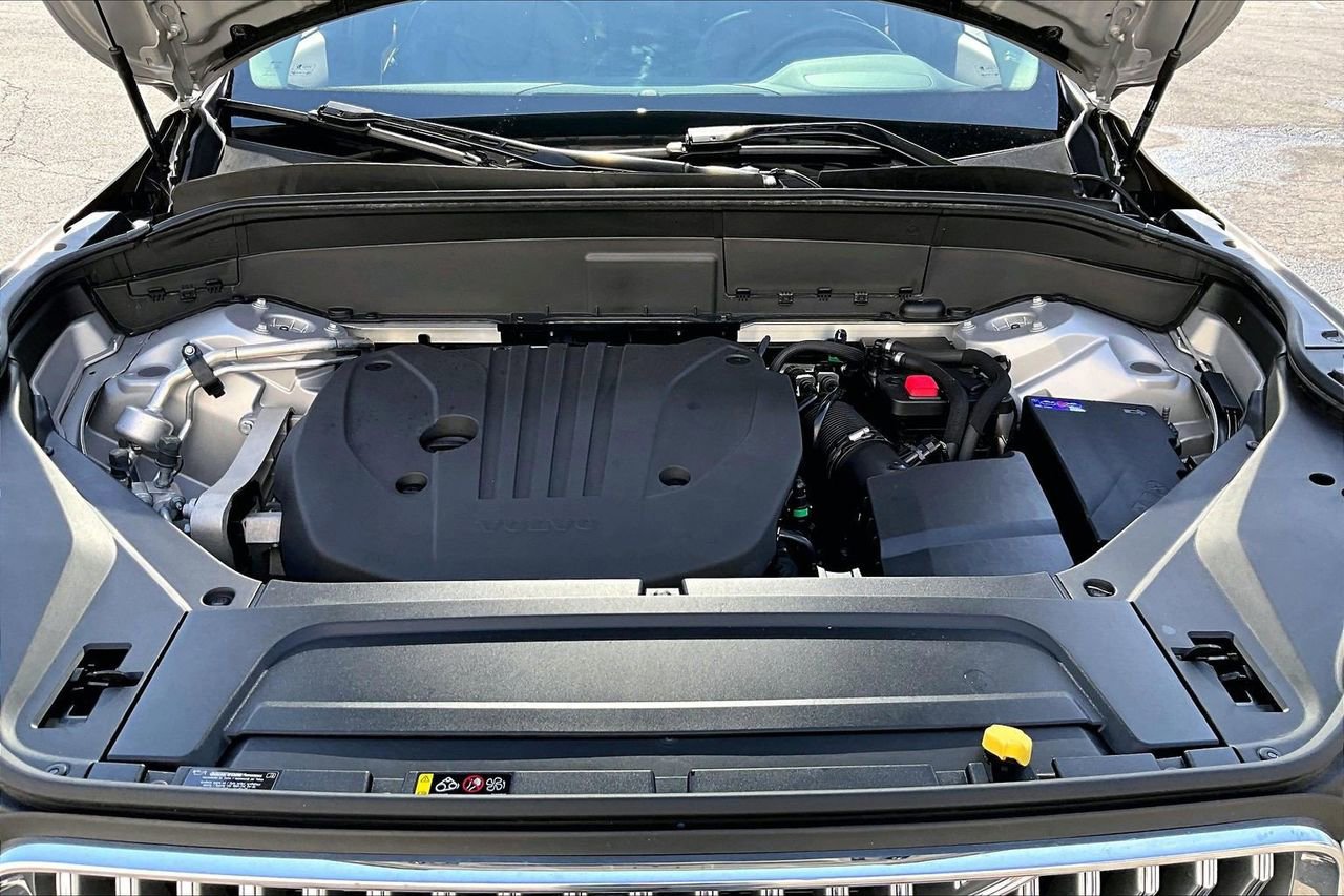 Used 2024 Volvo XC90 B5 Plus image 37