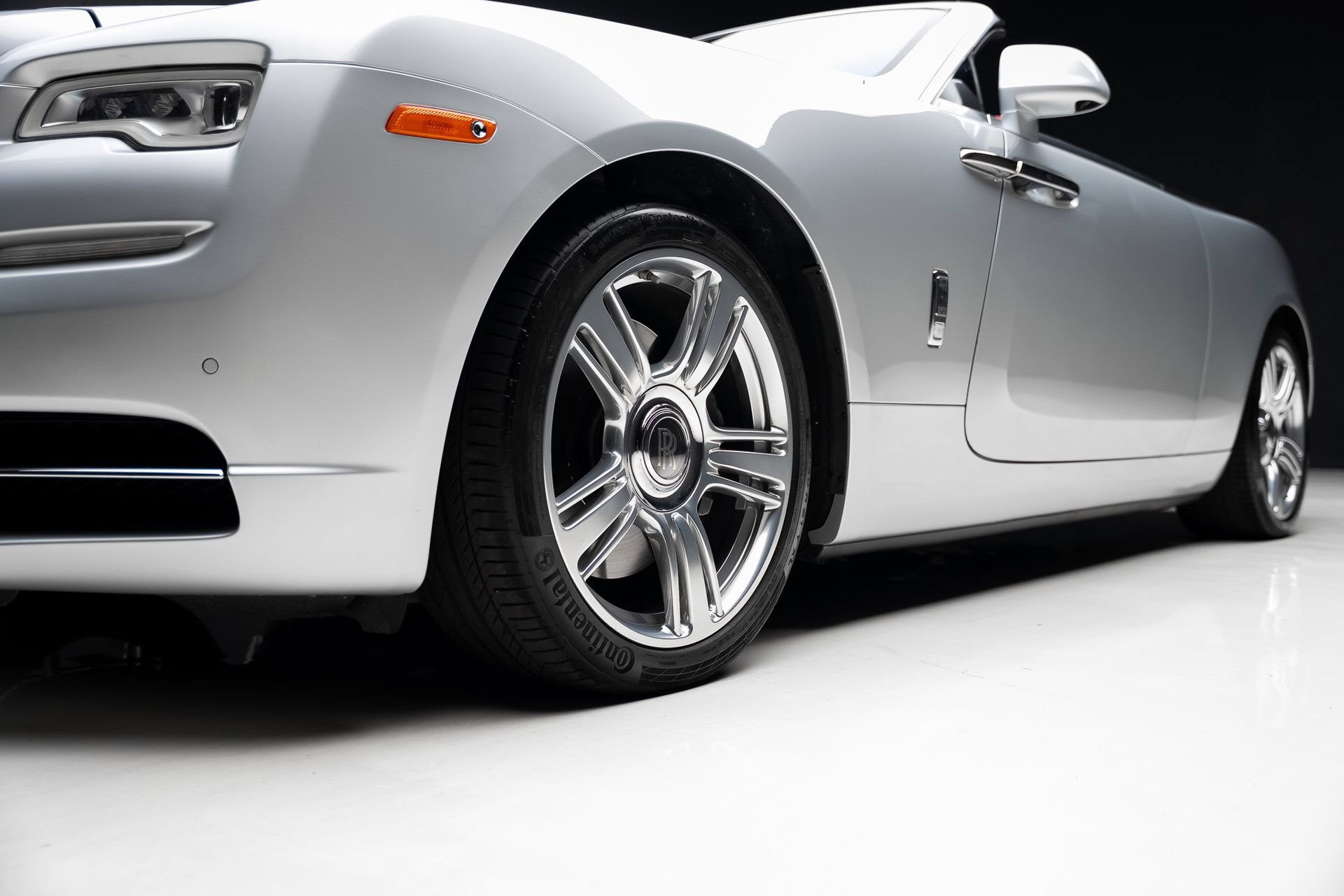 Used 2017 Rolls-Royce Dawn RWD image 82