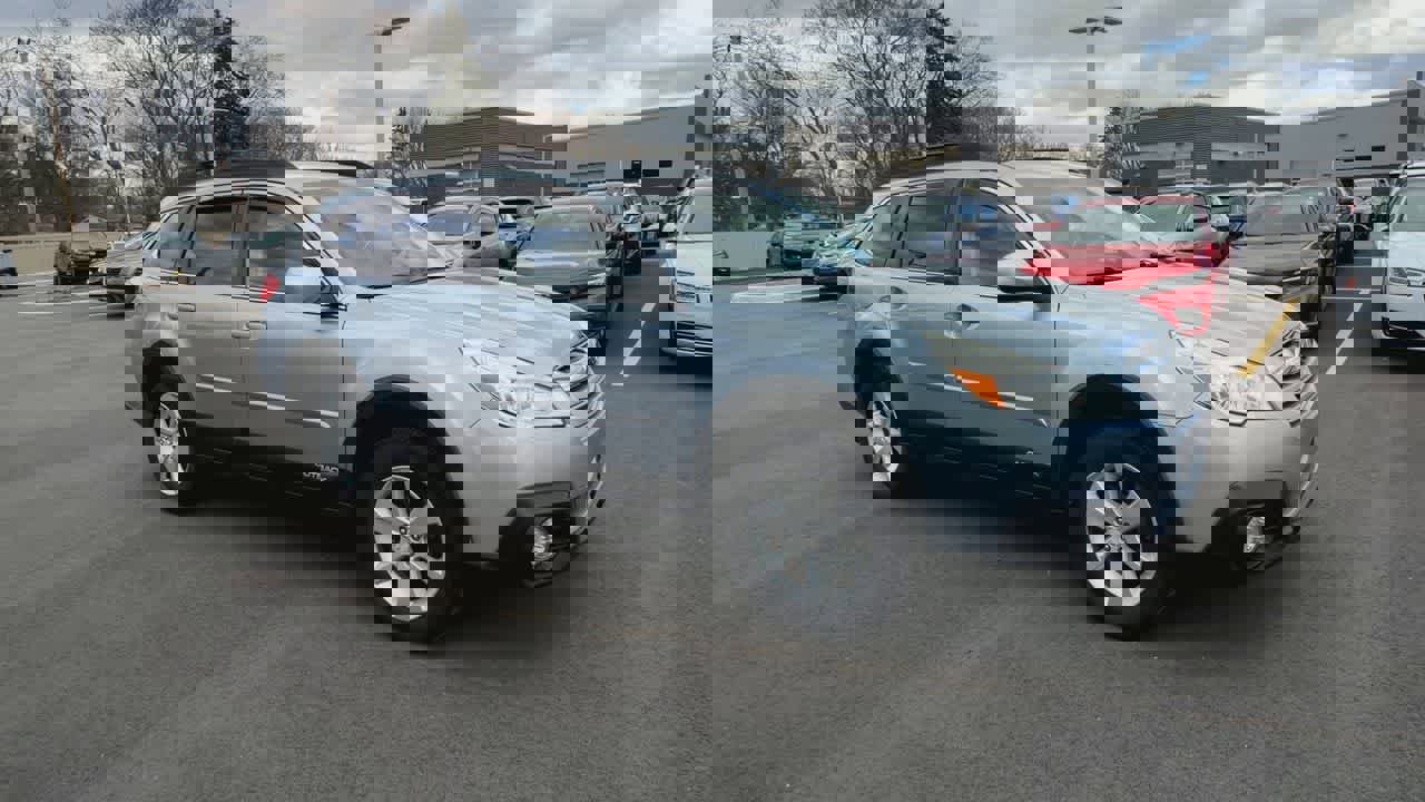 Used 2014 Subaru Outback 2.5i Premium w/ Accessory Value Package (OYX) image 3