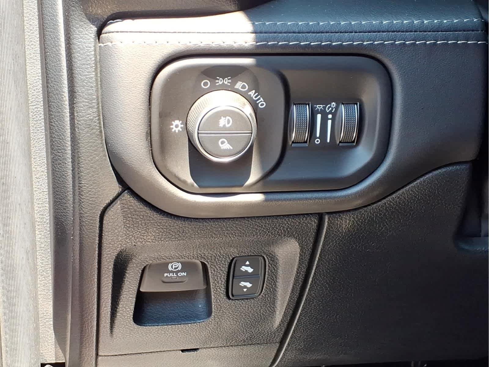 Used 2022 RAM 1500 Limited AWD/4WD image 13