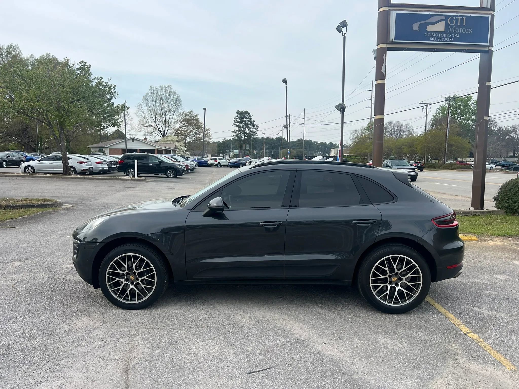 Used 2018 Porsche Macan Sport Edition image 3