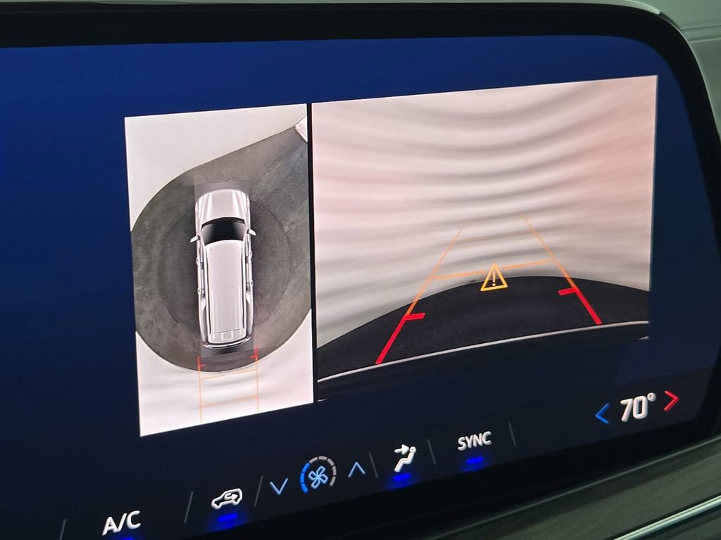 Used 2025 Chevrolet Suburban LS image 21