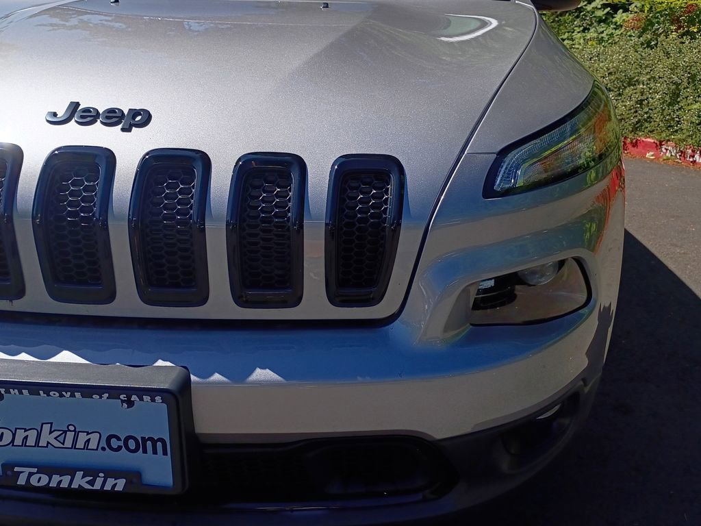Used 2018 Jeep Cherokee Latitude w/ Altitude Package FWD image 10