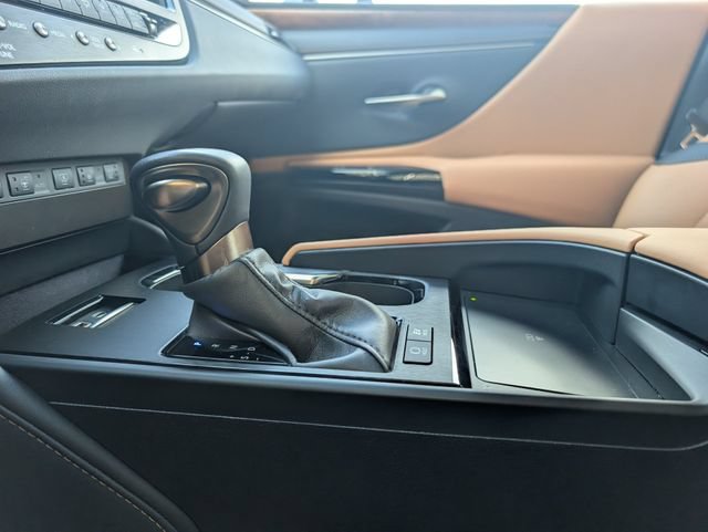 Used 2025 Lexus ES 300h w/ Technology Package FWD image 18