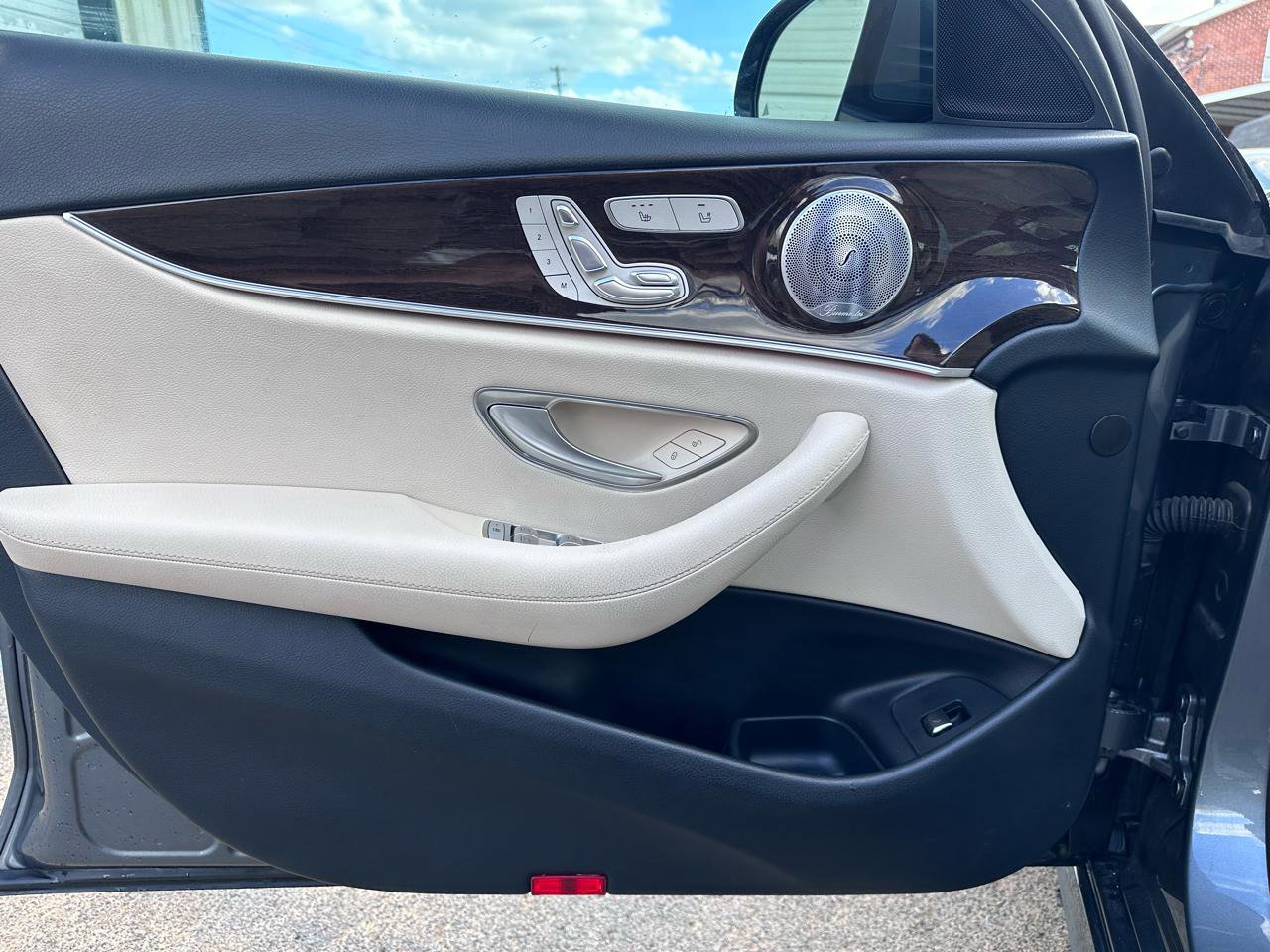 Used 2017 Mercedes-Benz E 300 image 29