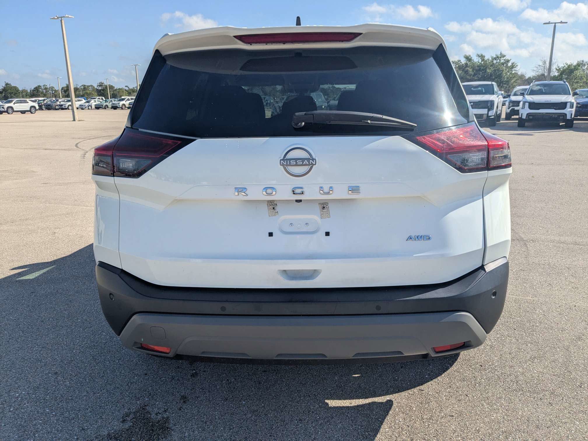 Used 2023 Nissan Rogue S AWD/4WD image 6